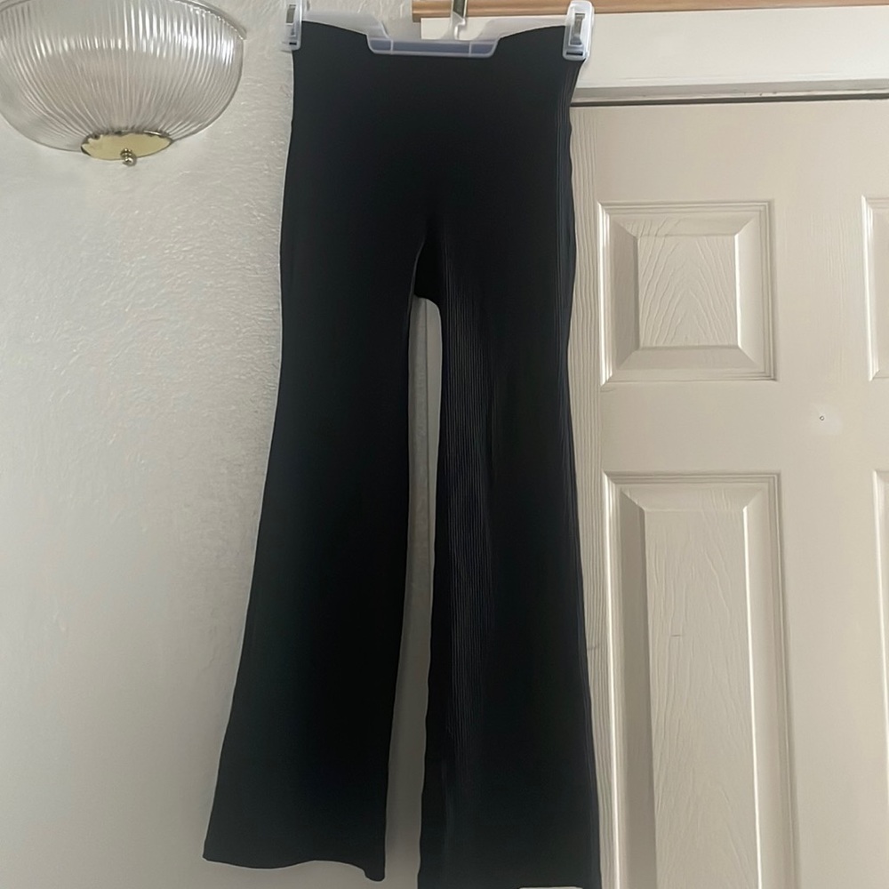 EUC Women’s black Athelta 7/8 Tight size S